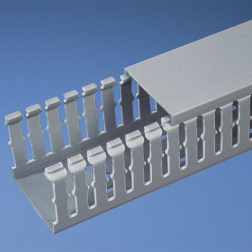 Canaleta Ranurada de PVC con Tapa, Tipo F, 82.6 mm de Ancho, 79.2 mm de Alto y 2 m de Largo, Color Gris